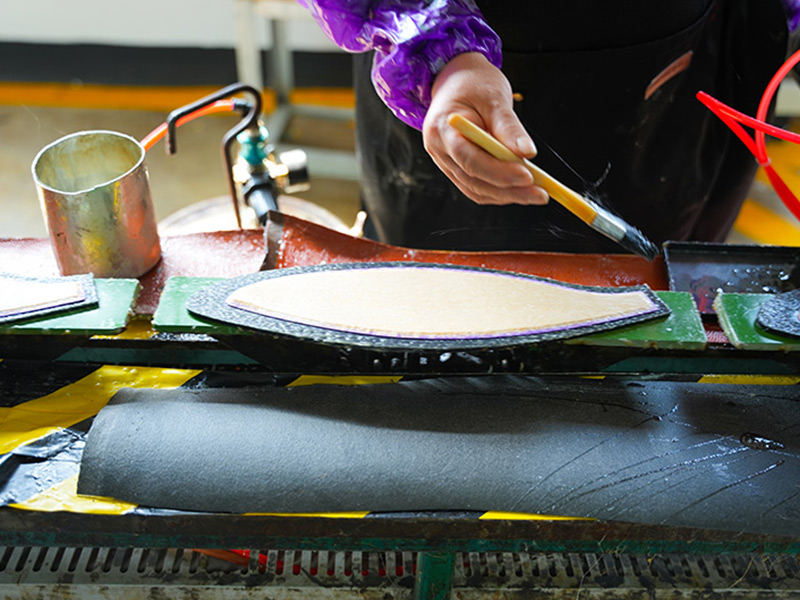 Deri yapıştırılmış